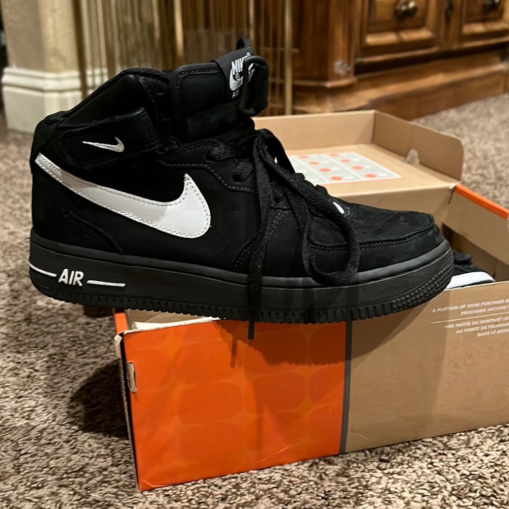 Kids Nike Air Force 1 Mid youth size 5.5 Youth